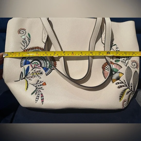 Embroidered Cream Tote Bag - Picture 6 of 7